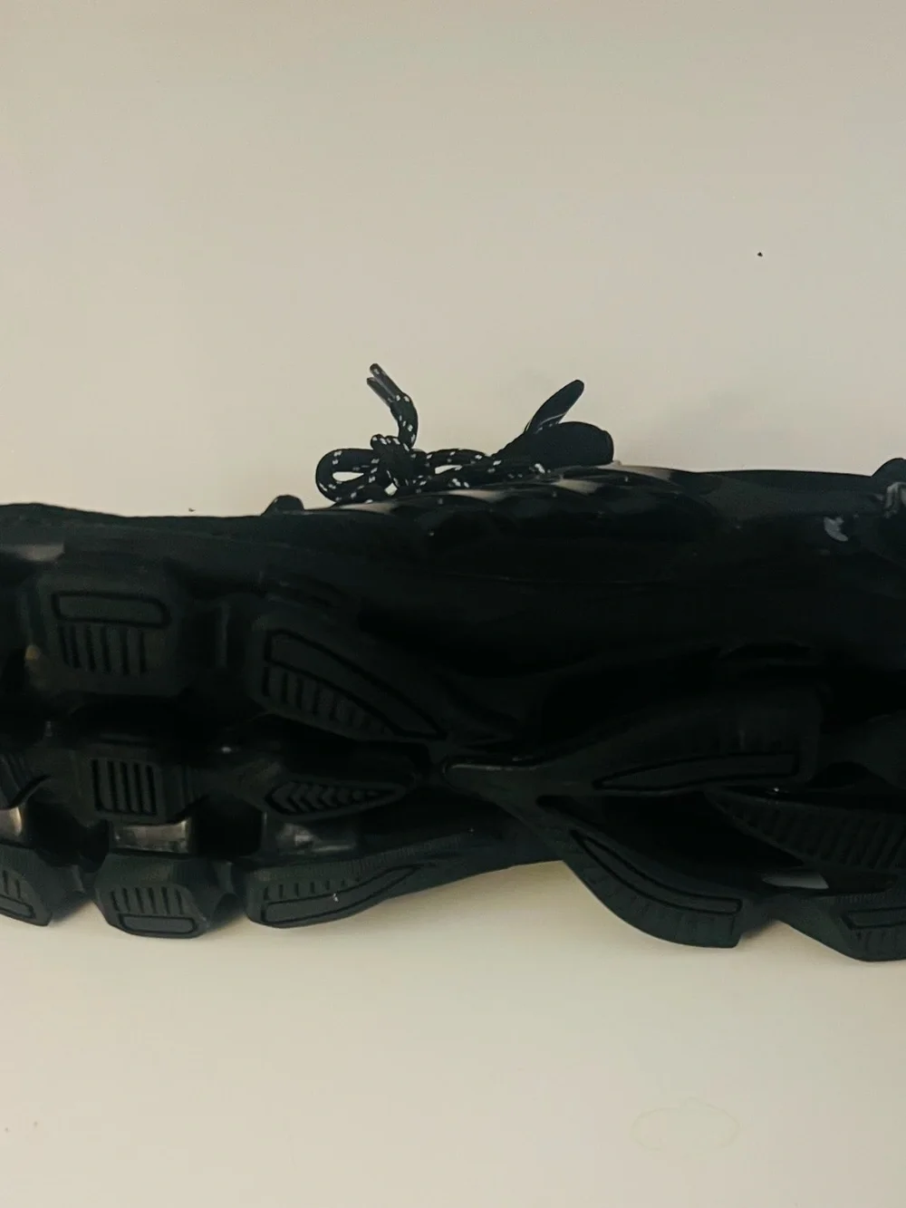 Adidas Die Weltmarke 3 Stripe Men’s Black Athletic Sneakers
